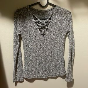 Detailed v neck sweater